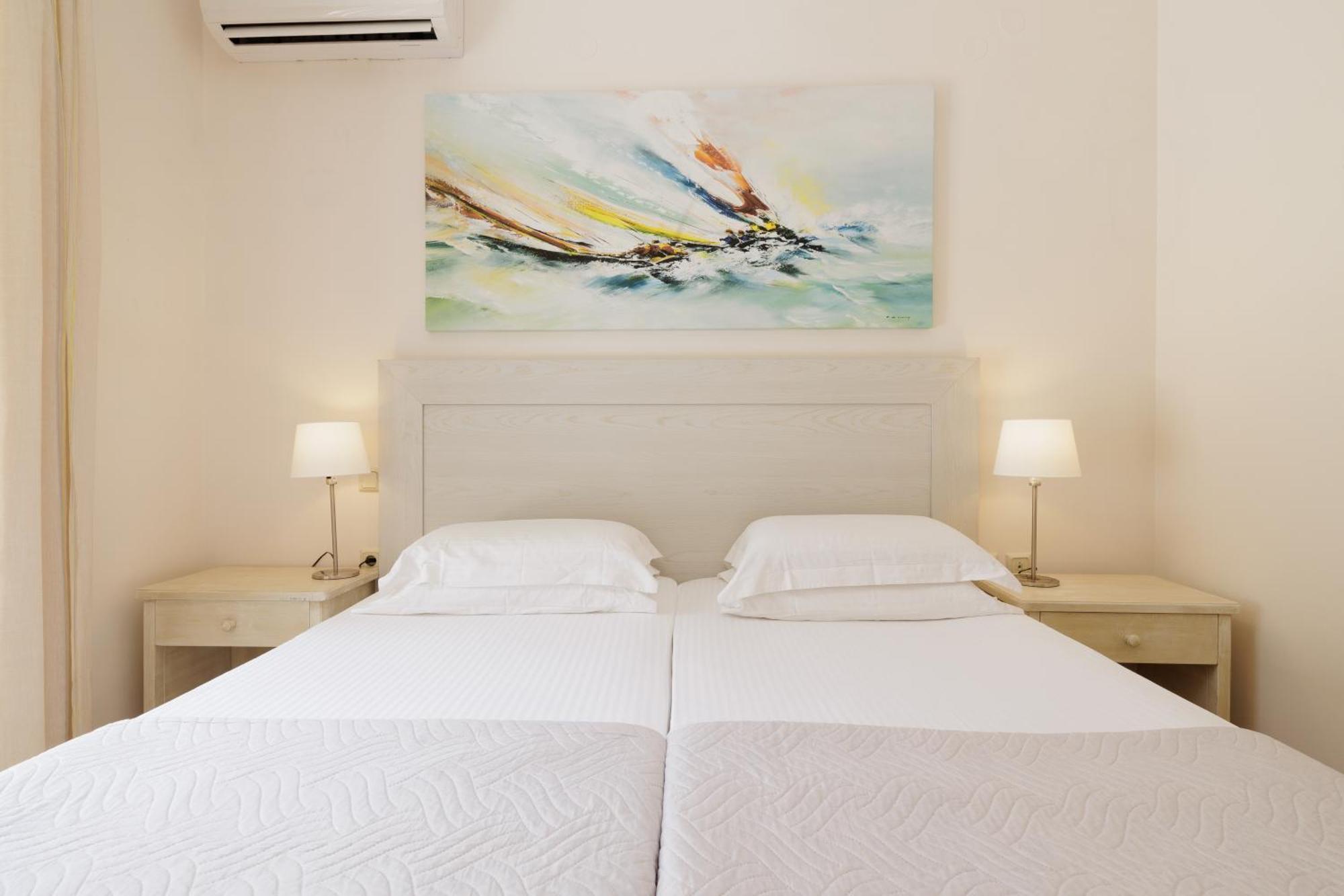 Beachfront Villa Victoras - With Private Beach Сидарион Экстерьер фото