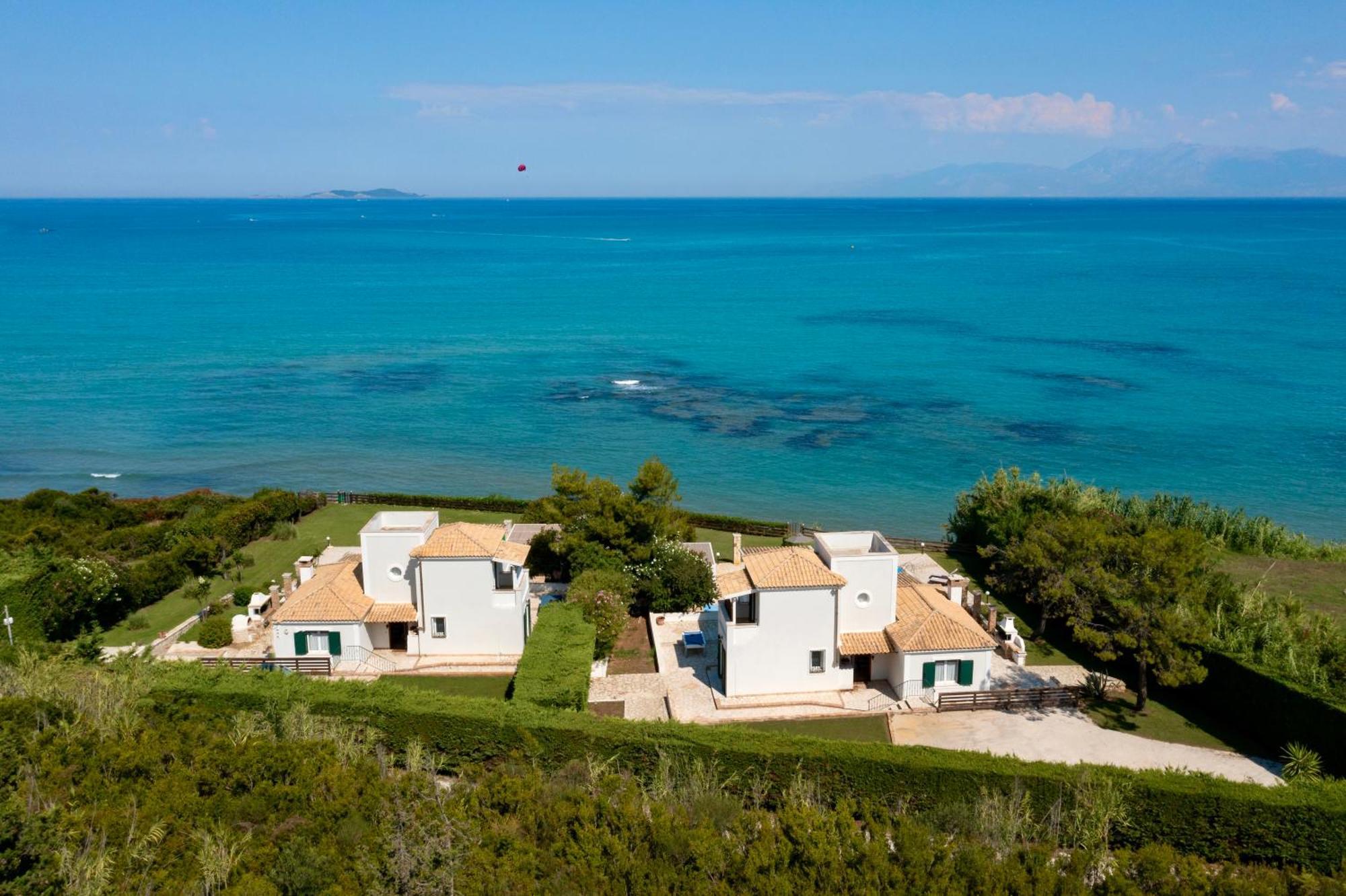 Beachfront Villa Victoras - With Private Beach Сидарион Экстерьер фото