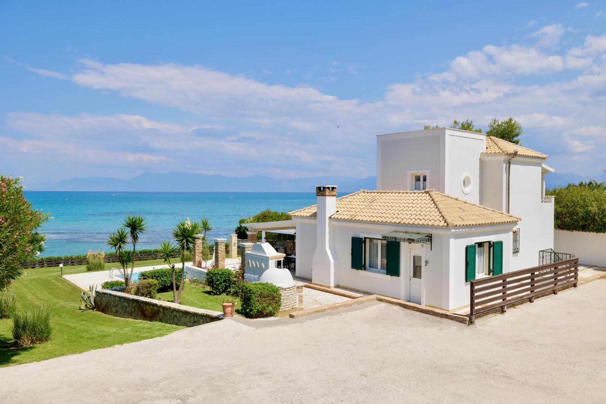Beachfront Villa Victoras - With Private Beach Сидарион Экстерьер фото