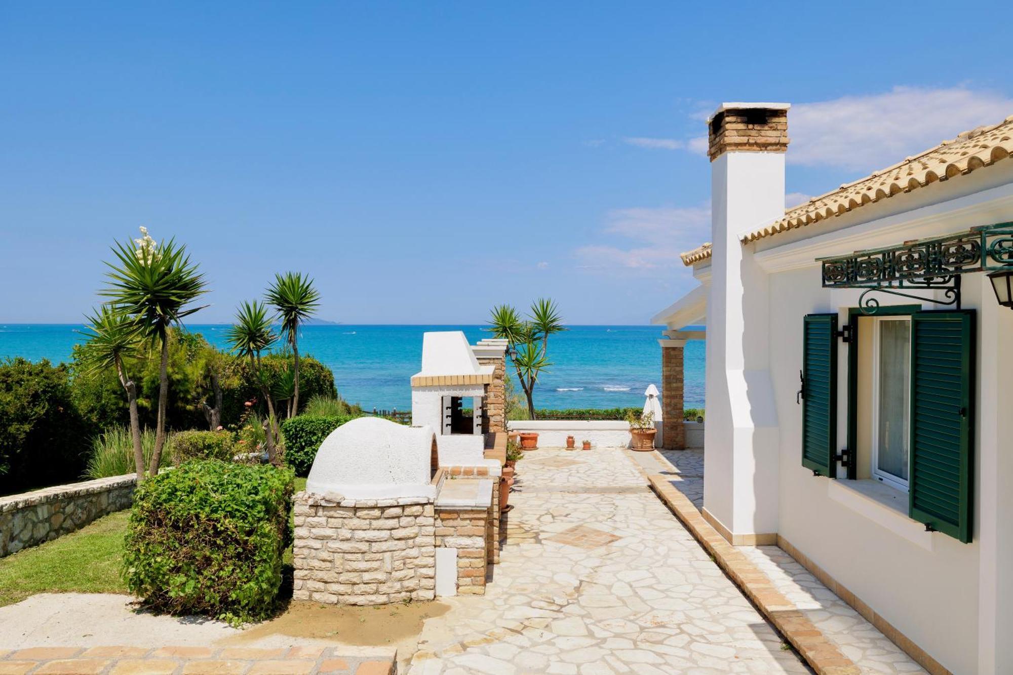 Beachfront Villa Victoras - With Private Beach Сидарион Экстерьер фото