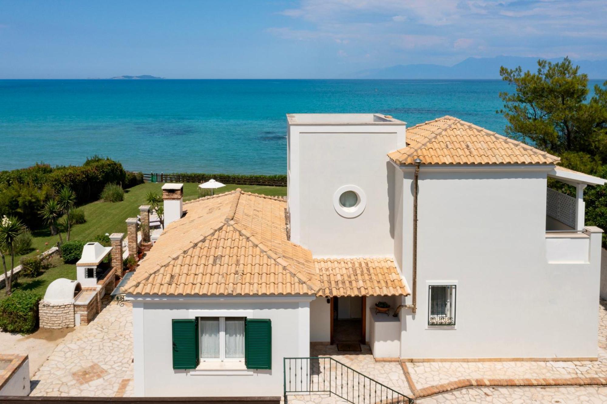 Beachfront Villa Victoras - With Private Beach Сидарион Экстерьер фото