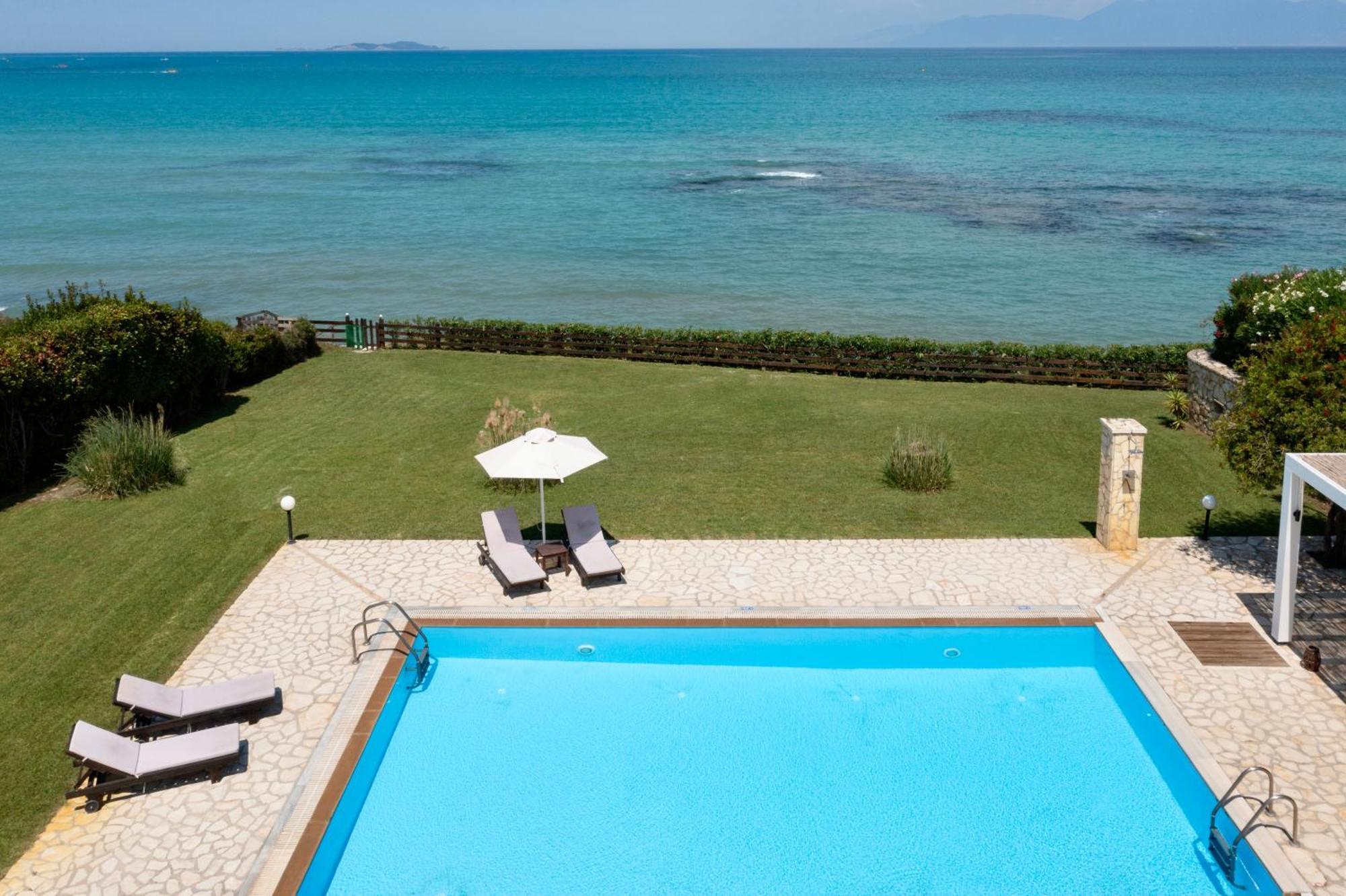 Beachfront Villa Victoras - With Private Beach Сидарион Экстерьер фото