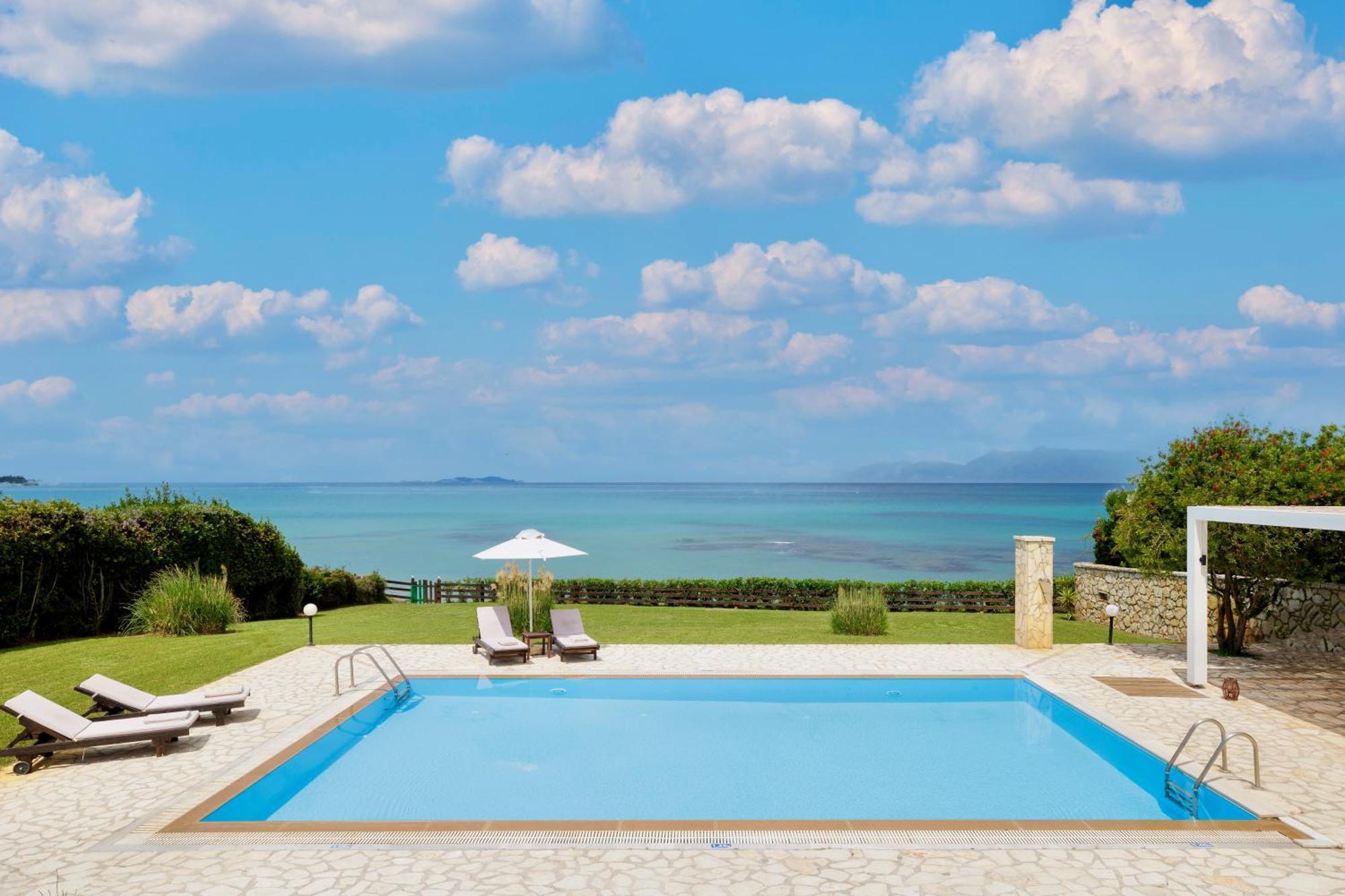 Beachfront Villa Victoras - With Private Beach Сидарион Экстерьер фото