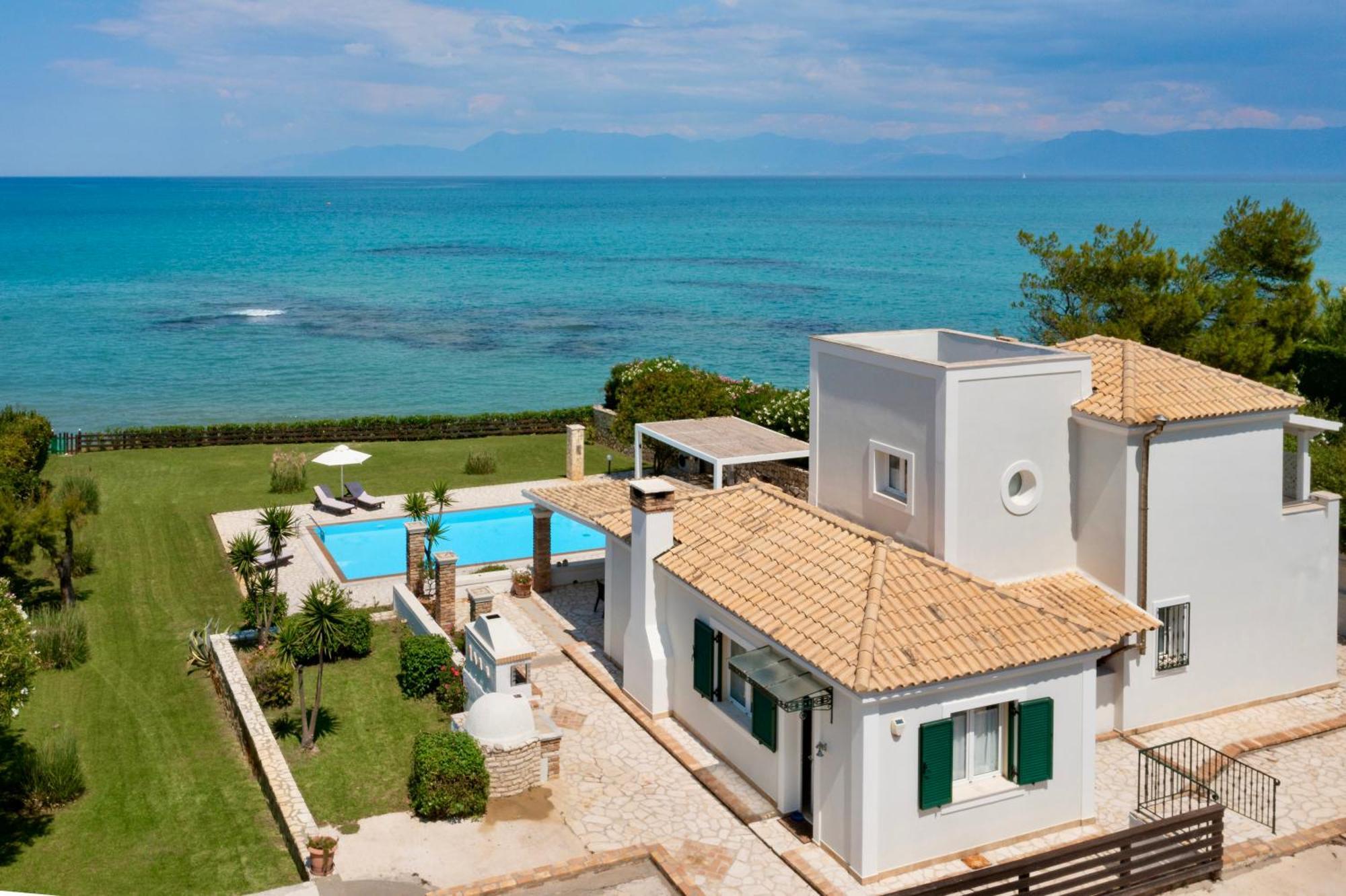 Beachfront Villa Victoras - With Private Beach Сидарион Экстерьер фото