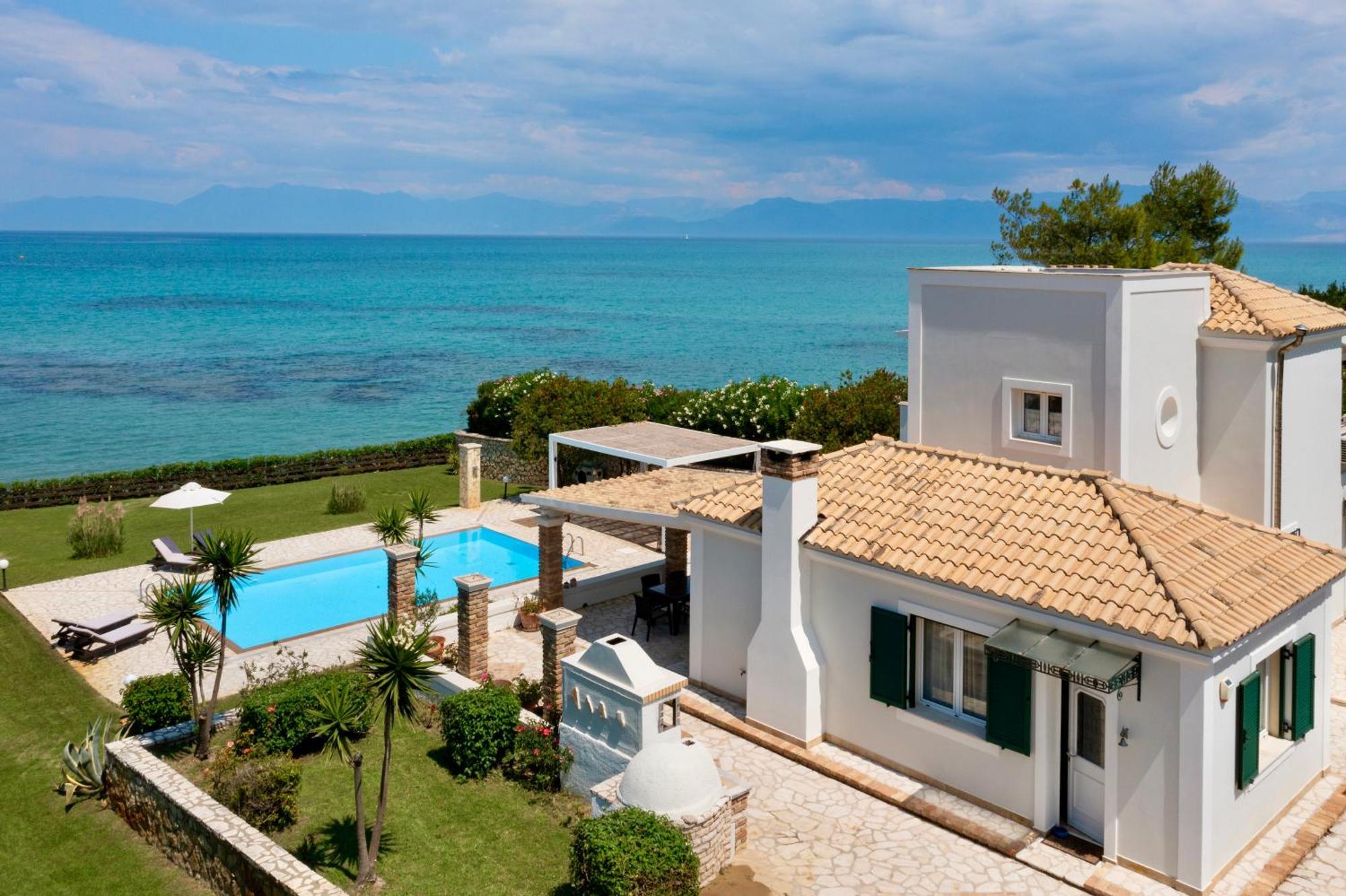 Beachfront Villa Victoras - With Private Beach Сидарион Экстерьер фото